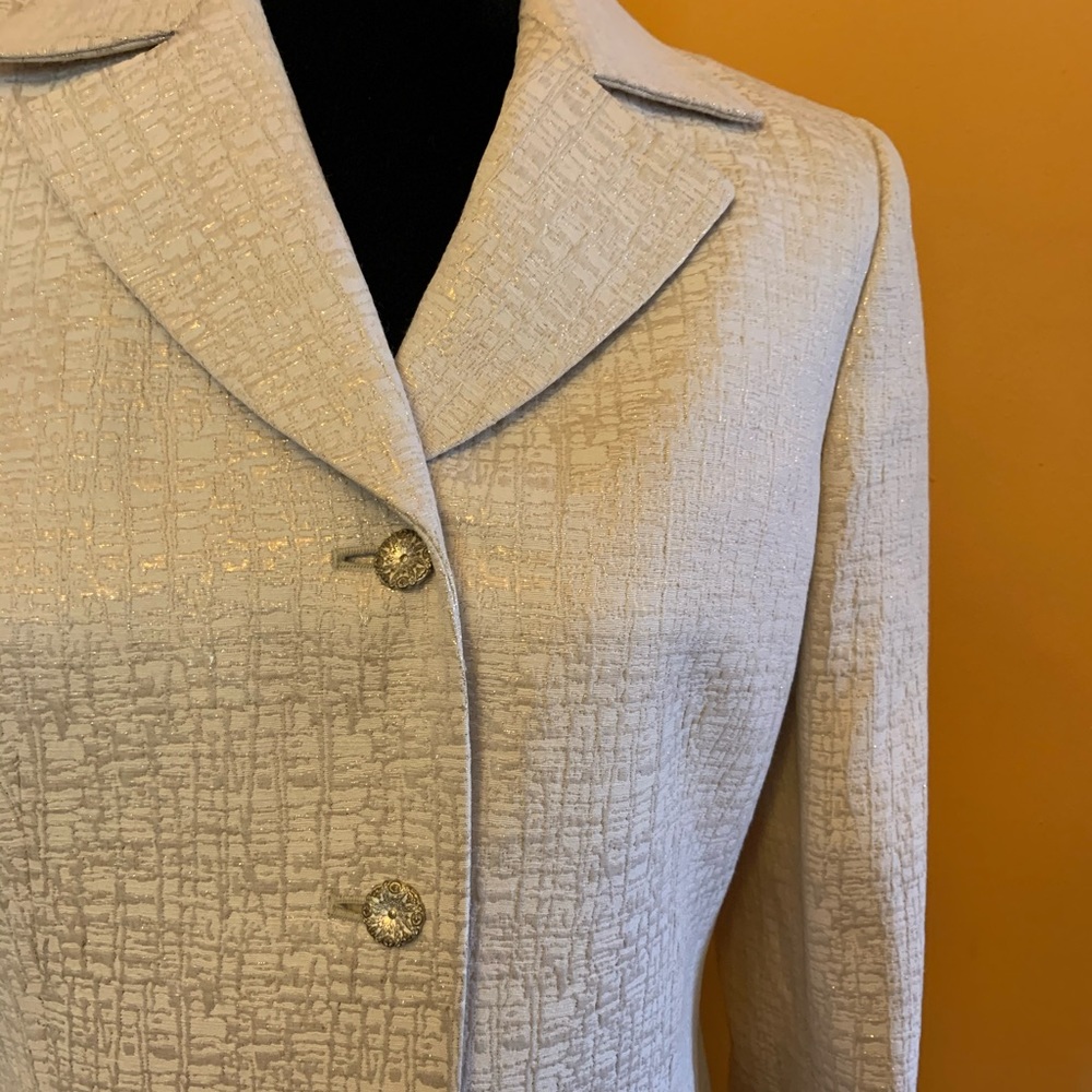LE  Suit two piece outfit